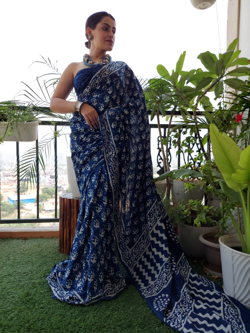 Buy Indigo Trances A complete collection of indigo sarees, blouses and  dupattas in a variety of crafts Online at Jaypore.com