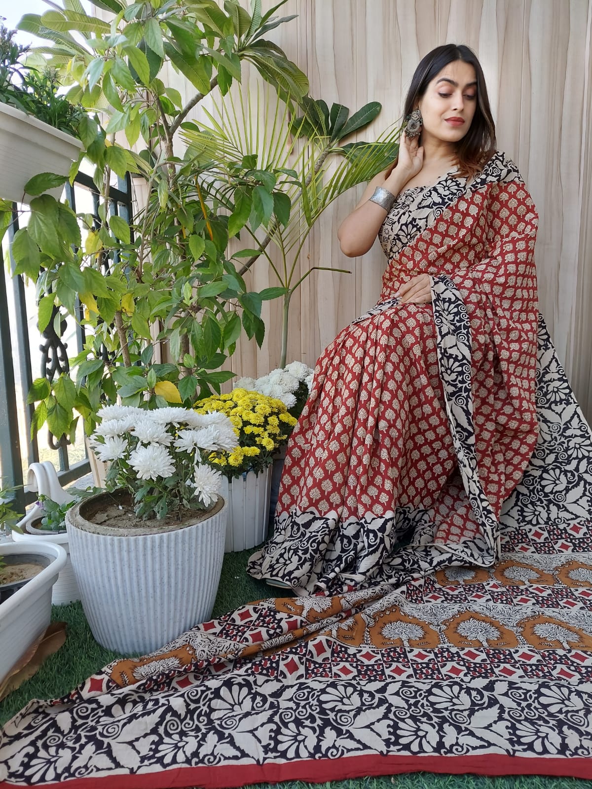 White & Red Handloom Soft Mull Cotton Saree-Leewaz india – LEEWAZ INDIA